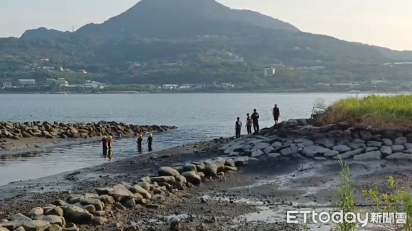 ▲▼王婦遺骨在金色海岸被發現，監視器畫面顯示殷姓媳婦曾拖著沉重行李箱出現在淡水河邊。（圖／記者陸運陞翻攝)