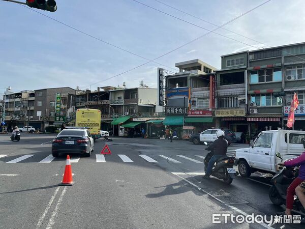 ▲萬丹鄉萬丹路一段與西環路口交通事故。（圖／記者陳崑福翻攝）