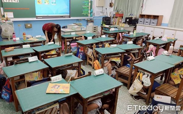 ▲大成國小師生參與防災週活動，實際操作滅火器提升防火應變能力。（記者林東良翻攝，下同）