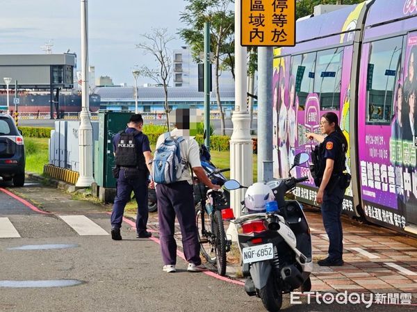 ▲▼今年第16次！高雄輕軌又挨撞「腳踏車碰車頭」　騎士倒地險遭輾。（圖／記者吳世龍翻攝）