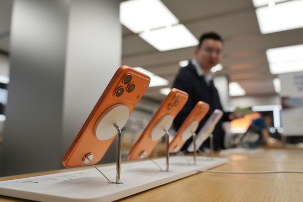▲蘋果iPhone 17開賣，大陸各直營門市出現現場購機人潮。（圖／CFP）