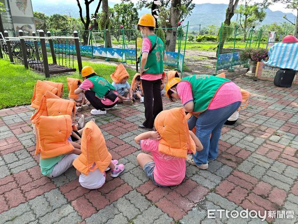 ▲南化消防分隊進入南化國小舉辦防火防災宣導，提升學童防災意識。（記者林東良翻攝，下同）