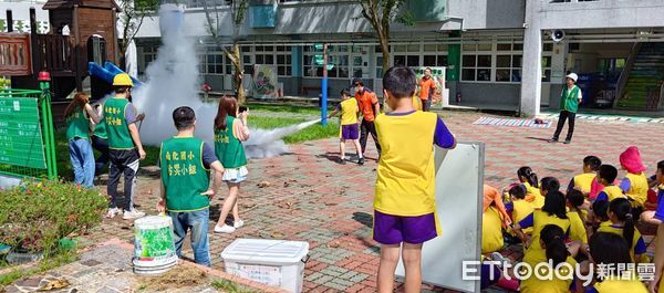 ▲南化消防分隊進入南化國小舉辦防火防災宣導，提升學童防災意識。（記者林東良翻攝，下同）