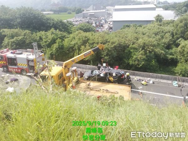 ▲國道6號東向3公里（霧峰路段）今天稍早發生自撞A2事故案。（圖／記者高堂堯翻攝）