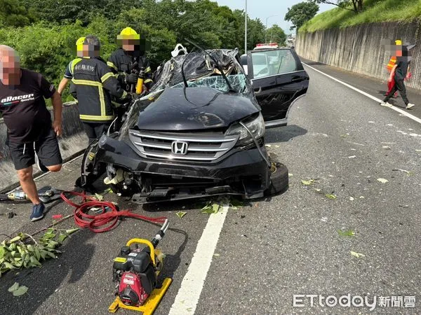 ▲國道6號東向3公里（霧峰路段）今天早上發生自撞A2事故案。（圖／記者高堂堯翻攝，下同）