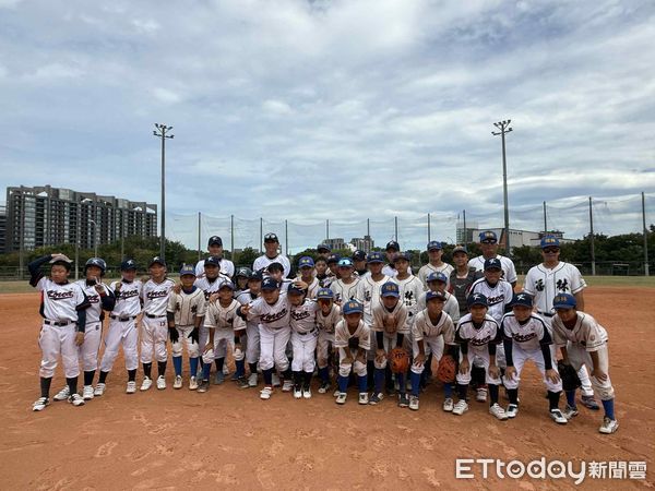 ▲北市福林與韓國江北賽後合影。（圖／記者楊舒帆攝）