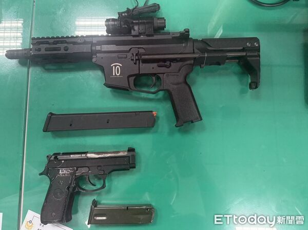 ▲▼嘉義地檢署查扣2把改造槍枝。（圖／記者翁伊森翻攝)