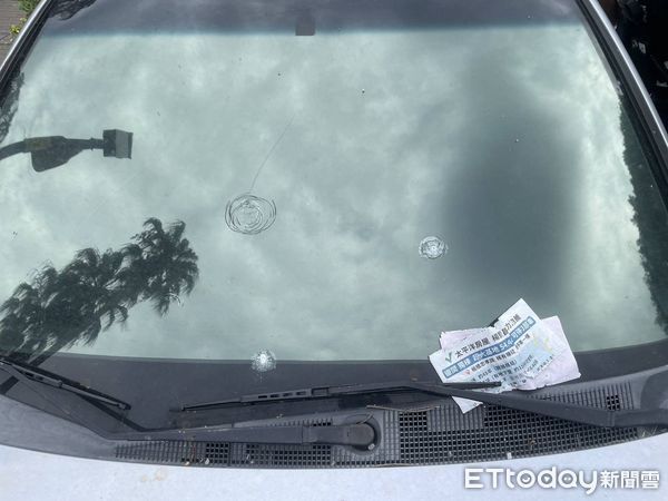 ▲▼   板橋福德宮旁傳槍擊！轎車遭射擊          。（圖／記者陸運陞翻攝）