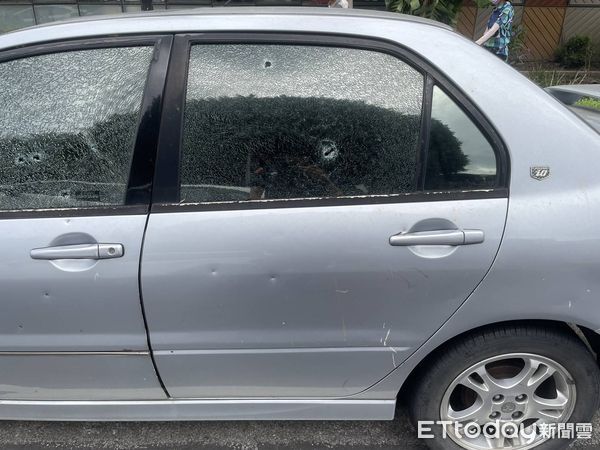 ▲▼   板橋福德宮旁傳槍擊！轎車遭射擊          。（圖／記者陸運陞翻攝）