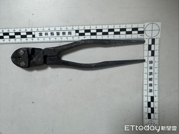 ▲▼鐵鉗,砸車。（圖／當事人提供）