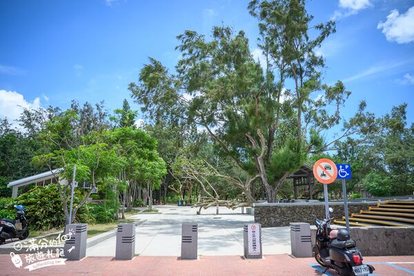 ▲▼澎湖「及林春咖啡館」同時擁有森林美景與黃金海灘的景觀咖啡廳。（圖／部落客滿分提供）