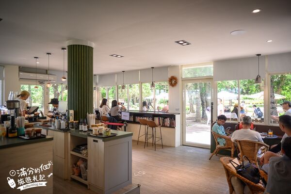 ▲▼澎湖「及林春咖啡館」同時擁有森林美景與黃金海灘的景觀咖啡廳。（圖／部落客滿分提供）