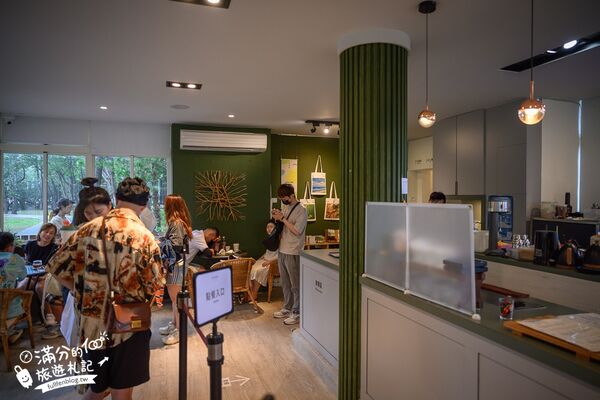 ▲▼澎湖「及林春咖啡館」同時擁有森林美景與黃金海灘的景觀咖啡廳。（圖／部落客滿分提供）