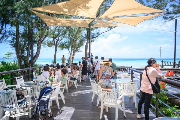 ▲▼澎湖「及林春咖啡館」同時擁有森林美景與黃金海灘的景觀咖啡廳。（圖／部落客滿分提供）