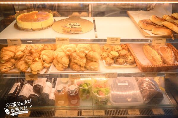 ▲▼澎湖「及林春咖啡館」同時擁有森林美景與黃金海灘的景觀咖啡廳。（圖／部落客滿分提供）