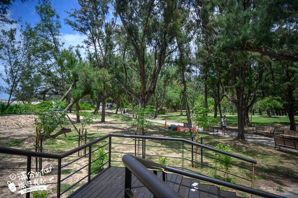 ▲▼澎湖「及林春咖啡館」同時擁有森林美景與黃金海灘的景觀咖啡廳。（圖／部落客滿分提供）