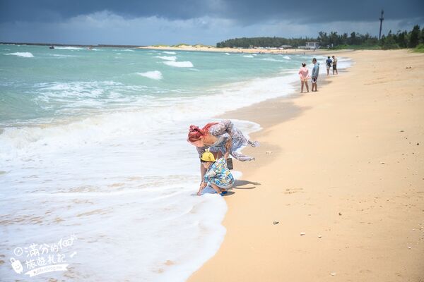 ▲▼澎湖「及林春咖啡館」同時擁有森林美景與黃金海灘的景觀咖啡廳。（圖／部落客滿分提供）