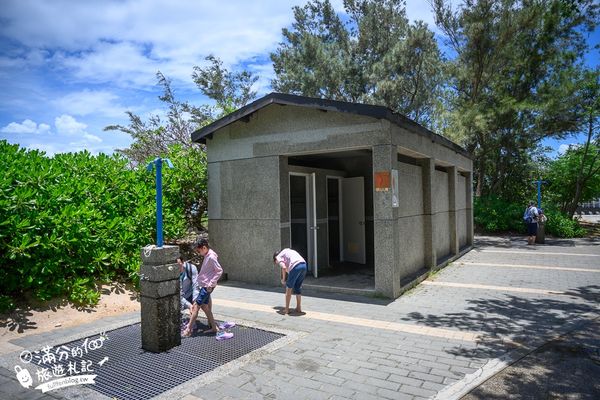 ▲▼澎湖「及林春咖啡館」同時擁有森林美景與黃金海灘的景觀咖啡廳。（圖／部落客滿分提供）