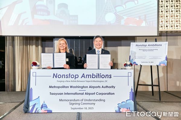 ▲▼機場公司總經理范孝倫與華盛頓機場管理局執行副總暨財務長Chryssa Westerlund，共同代表簽署姊妹機場。（圖／桃機公司提供）