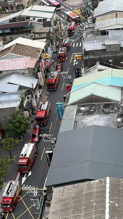 ▲▼木柵民宅大火，張曼娟住附近也遭遇濃煙。（圖／翻攝自臉書）
