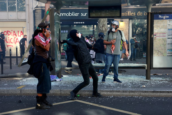 ▲▼ 法國18日大規模示威。（圖／路透）