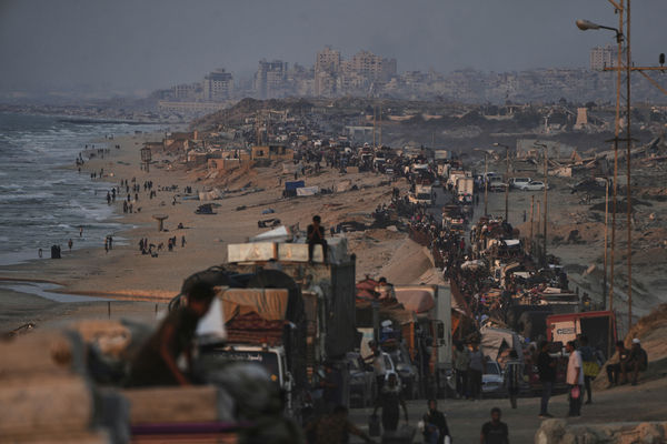 ▲▼以色列加大進攻加薩市，巴勒斯坦人紛紛逃往南部。（圖／達志影像／美聯社）