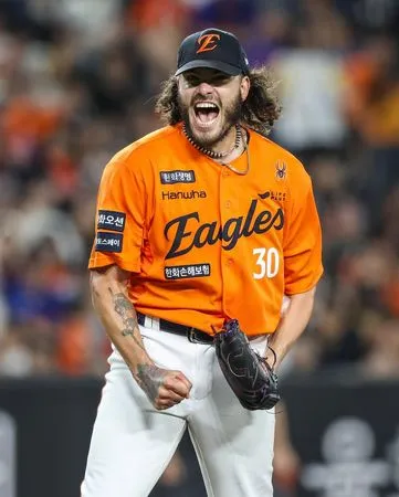 ▲▼龐塞。（圖／翻攝自韓華鷹IG）