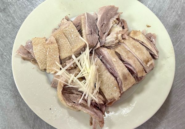 ▲▼台中80年老店「富貴亭飲食店」米其林必比登入選，鵝翅、當歸鴨肉麵。（圖／部落客美熊提供）