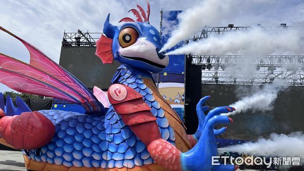 ▲▼8公尺高巨獸來了！紙風車親子劇《燈怪》高雄開演，連3天免費入場。（圖／記者賴文萱攝）