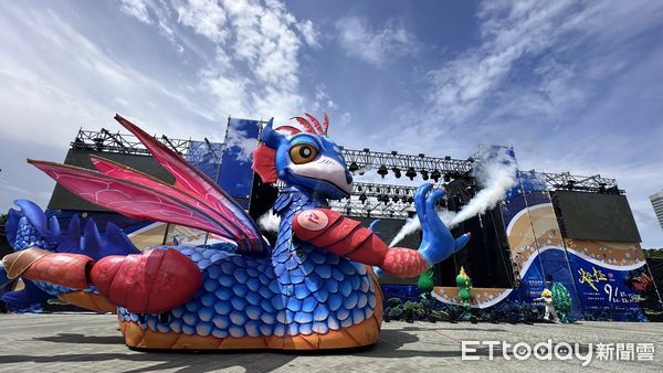 ▲▼8公尺高巨獸來了！紙風車親子劇《燈怪》高雄開演，連3天免費入場。（圖／記者賴文萱攝）