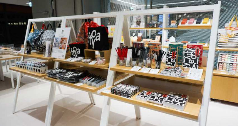 文具控錢包危險了！銀座百年「itoya伊東屋」快閃信義區，6,800元高端牛皮鉛筆盒首次登台販售