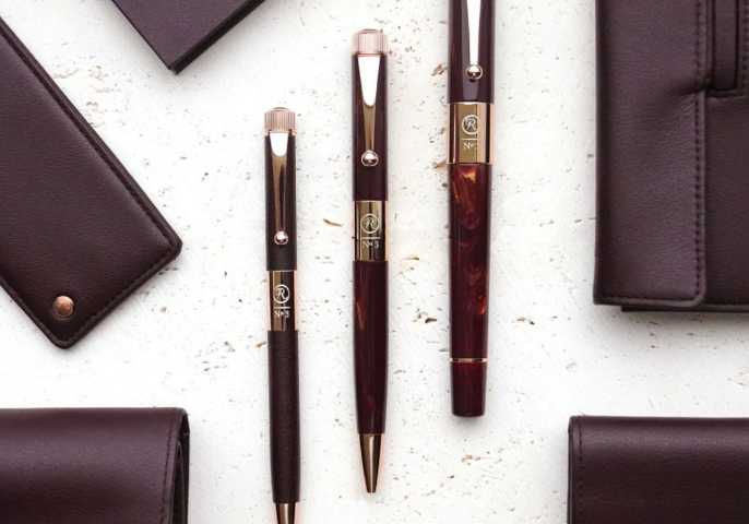 文具控錢包危險了！銀座百年「itoya伊東屋」快閃信義區，6,800元高端牛皮鉛筆盒首次登台販售