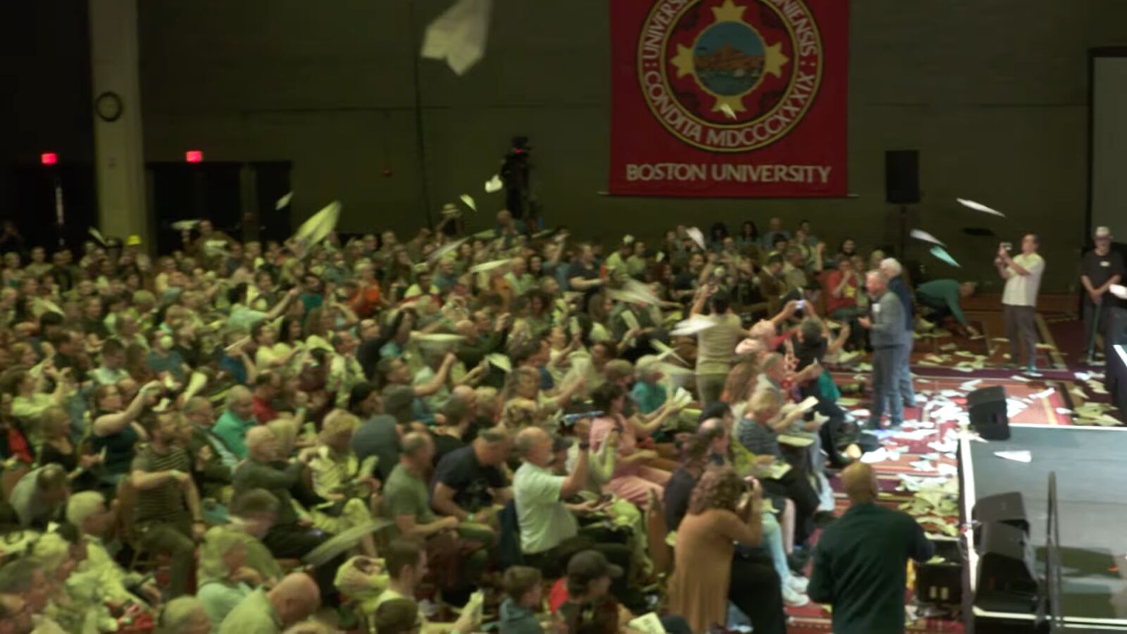 搞笑諾貝爾獎揭曉！在牛身上「塗斑馬紋」可防蚊　蜥蜴愛吃起司披薩奪獎