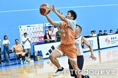 李洋新聞盃籃球賽2次上籃拿5分 笑說「還沒找到偷懶的方法」