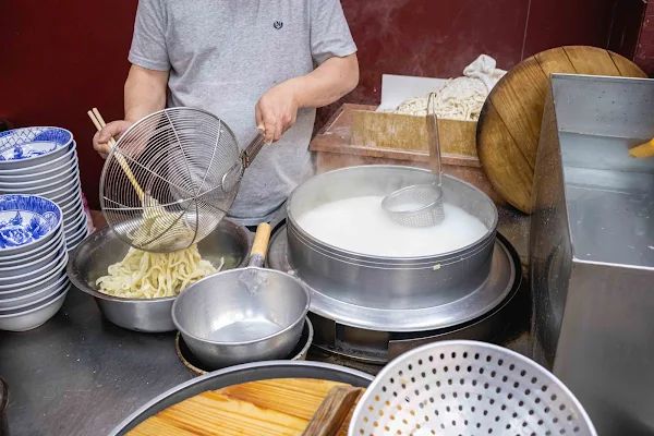 ▲▼台北中正區70年美食「清真黃牛肉麵館」，免費加湯加麵吃到爽，傳承不變的好味道！（圖／部落客美熊提供）