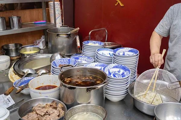 ▲▼台北中正區70年美食「清真黃牛肉麵館」，免費加湯加麵吃到爽，傳承不變的好味道！（圖／部落客美熊提供）