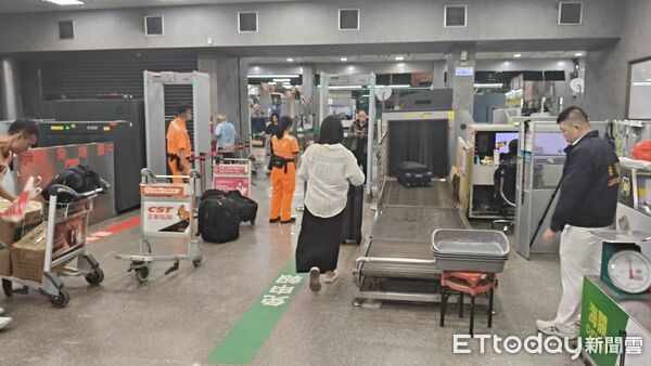 ▲▼男子攜帶肉鬆麵包欲入境，被海關查獲遣返。（圖／記者林名揚翻攝)