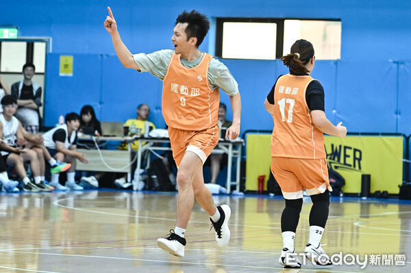 ▲▼新聞盃籃球賽，運動部長李洋親自上場對戰籃球記者聯隊。（圖／記者李毓康攝）