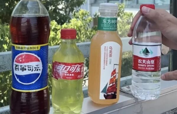 ▲▼上海景區出現「腥味可樂」　疑撿「用過空瓶」重灌販售。（圖／翻攝看看新聞）