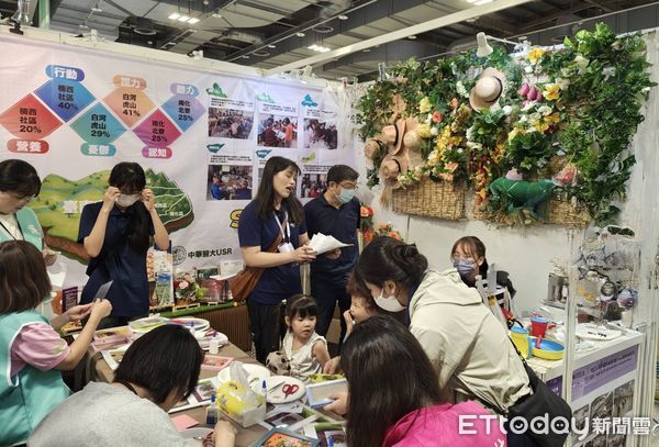 ▲中華醫大USR團隊由王靖婷老師帶領，在USR博覽會榮獲「健康促進與食品安全組」第二名佳績。（記者林東良翻攝，下同）