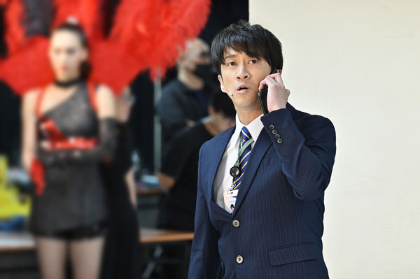 ▲準新郎陳漢典在舞台劇《明星養老院》與許多資深明星有許多精彩對手戲。（圖／金星文創提供）