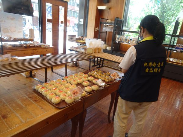 ▲▼有毒蔬菜流到市面　衛生局檢出超標25倍。（圖／桃園市政府衛生局）