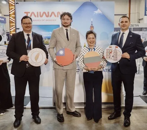 ▲台灣館開幕(左起)立國生技協會會長Tomas Andrejauskas、立國衛生部次長Daniel Naumovas、我駐立陶宛代表處大使王雪虹、立國創新署創新開發部主任Martynas Survilas。(圖／貿協提供)