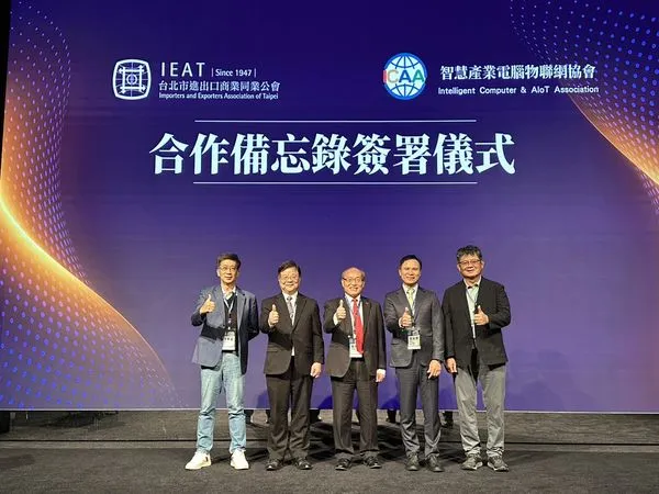 ▲黃文榮(左三)與呂谷清理事長(右二)與ICAA理監事合照。（圖／IEAT）