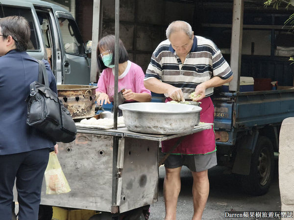 ▲▼台北善導寺美食推薦立院三寶「立法院生煎包」，人氣小吃鄉民激推水煎包必吃名單外帶。（圖／部落客DARREN提供）