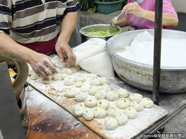 ▲▼台北善導寺美食推薦立院三寶「立法院生煎包」，人氣小吃鄉民激推水煎包必吃名單外帶。（圖／部落客DARREN提供）