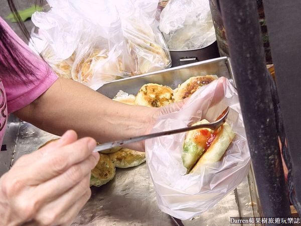 ▲▼台北善導寺美食推薦立院三寶「立法院生煎包」，人氣小吃鄉民激推水煎包必吃名單外帶。（圖／部落客DARREN提供）