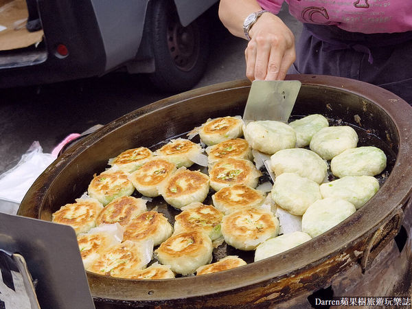 ▲▼台北善導寺美食推薦立院三寶「立法院生煎包」，人氣小吃鄉民激推水煎包必吃名單外帶。（圖／部落客DARREN提供）