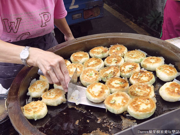 ▲▼台北善導寺美食推薦立院三寶「立法院生煎包」，人氣小吃鄉民激推水煎包必吃名單外帶。（圖／部落客DARREN提供）