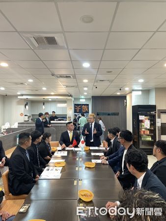 ▲水戶市商工會議所青年部存取台南，與鳳凰城國際青年商會舉行交流會。（記者林東良翻攝，下同）